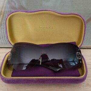 GUCCI Sunglasses like new with case